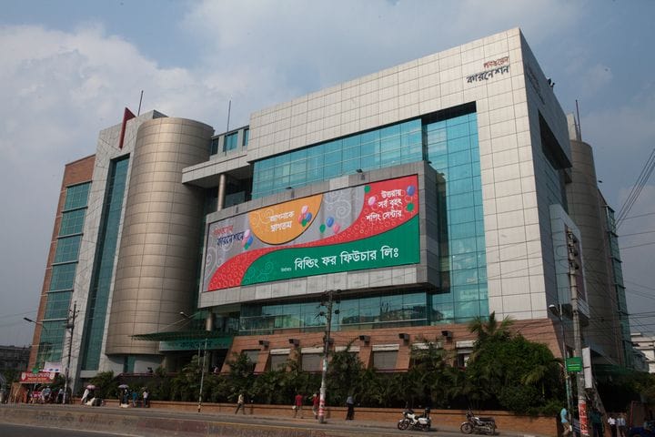 পলওয়েল কারনেশন মার্কেটে দুর্নীতির সম্রাজ্য বানিয়েছেন কে এই কবির হোসেন খান