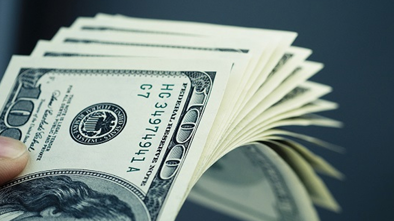 ৪ বছরের মধ্যে সর্বনিম্নে মার্কিন ডলারের দাম