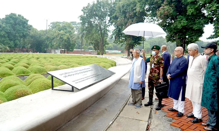জুলাই গণ-অভ্যুত্থান স্মৃতি জাদুঘর পরিদর্শনে প্রধান উপদেষ্টা