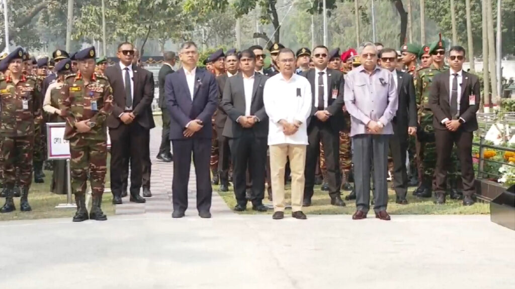পিলখানা হত্যাকাণ্ডে শহীদদের কবরে রাষ্ট্রপতি ও প্রধানমন্ত্রীর শ্রদ্ধা