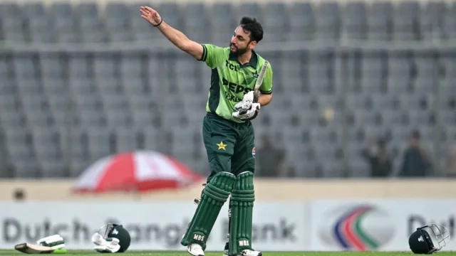 মেজাজ হারিয়ে হেলমেট ছুঁড়ে মেরে শাস্তি পেলেন সালমান আগা