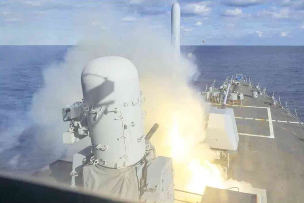 ইরানি হামলায় ভারত মহাসাগরে জ্বলছে মার্কিন রণতরী?