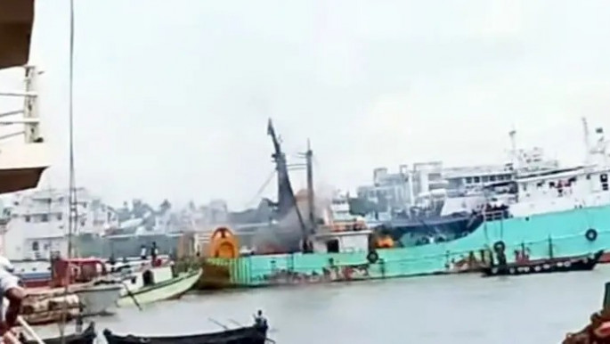 কর্ণফুলী নদীতে ফিশিং ভেসেলে বিস্ফোরণ, ঢাকায় নেওয়ার পথে দুই নাবিকের মৃত্যু