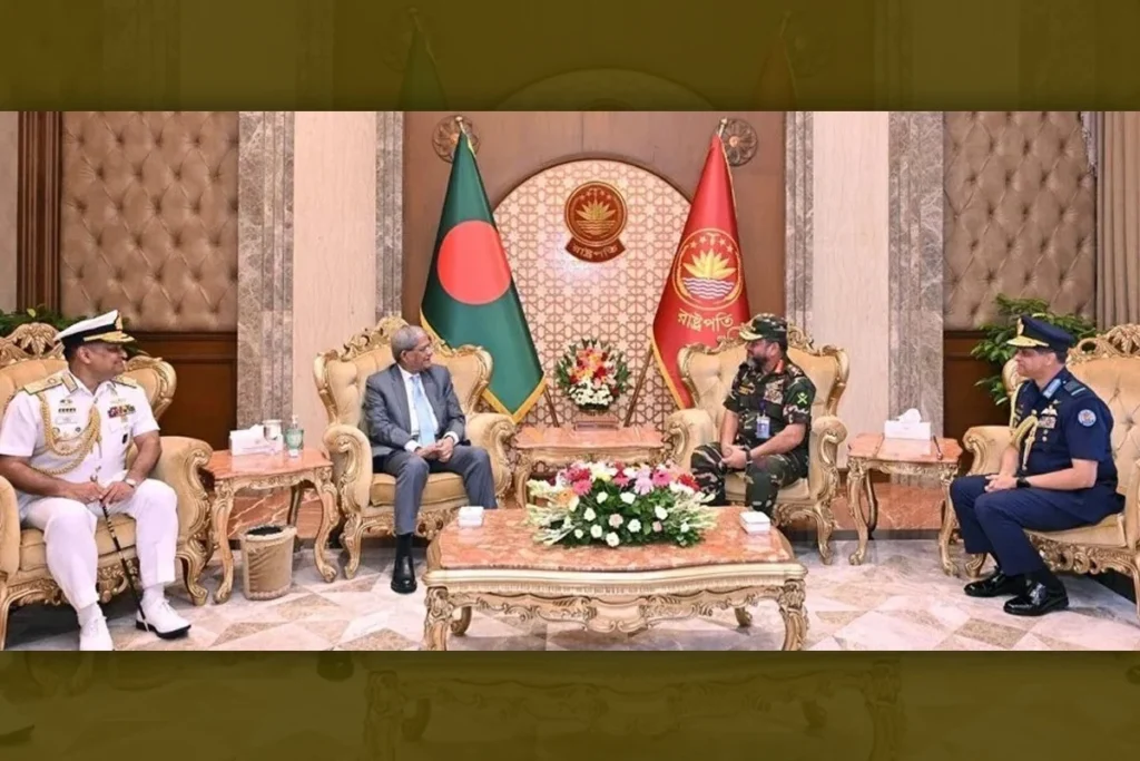 রাষ্ট্রপতির সঙ্গে তিন বাহিনী প্রধানের সৌজন্য সাক্ষাৎ