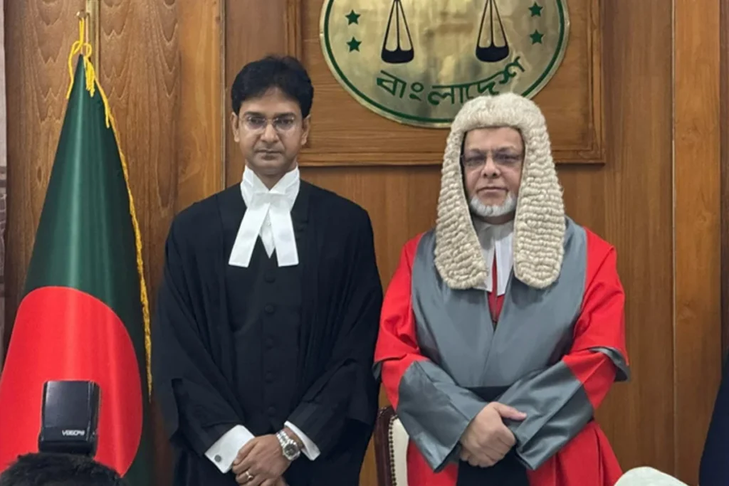 হাইকোর্টের বিচারপতি হিসেবে দেবাশীষ রায় চৌধুরীর শপথ
