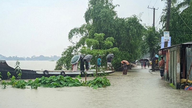 উজানে ভারী বৃষ্টির আভাস, বাড়তে পারে কয়েকটি নদ-নদীর পানি